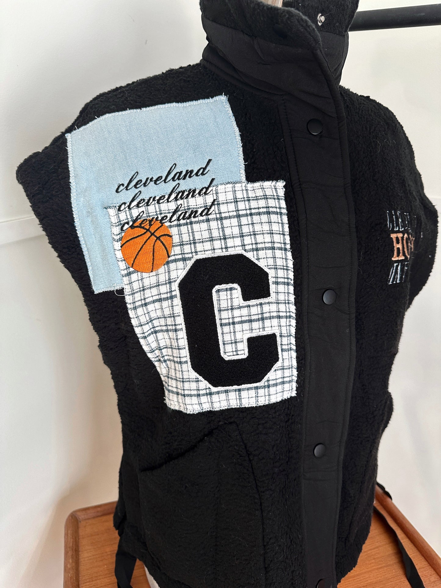 Cavs Boxy Sleeveless Sherpa Jacket