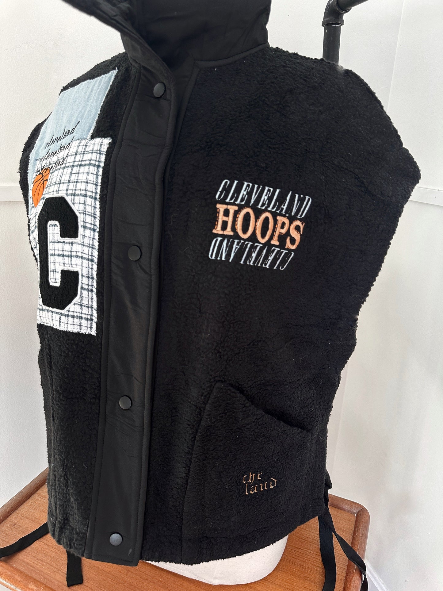 Cavs Boxy Sleeveless Sherpa Jacket